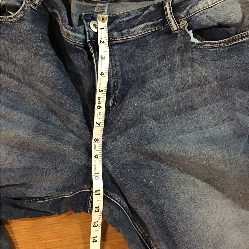 Woman’s size 22 Maurices stretch denim capris R - Picture 4 of 9